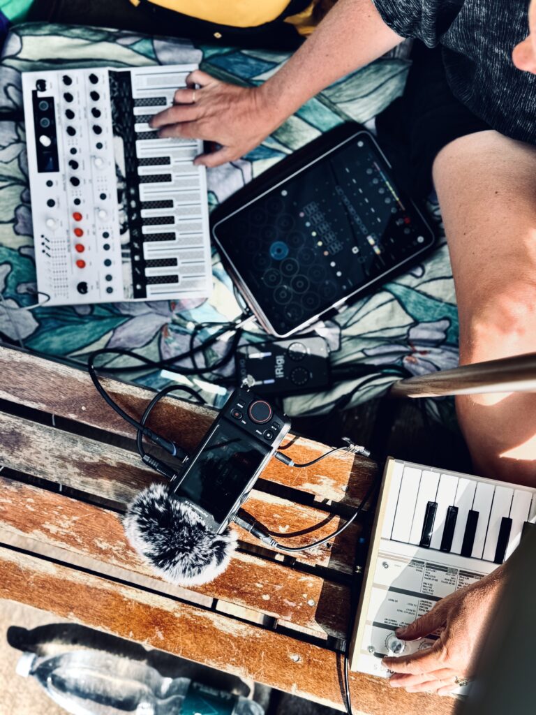 Vivienne Aerts and Synths